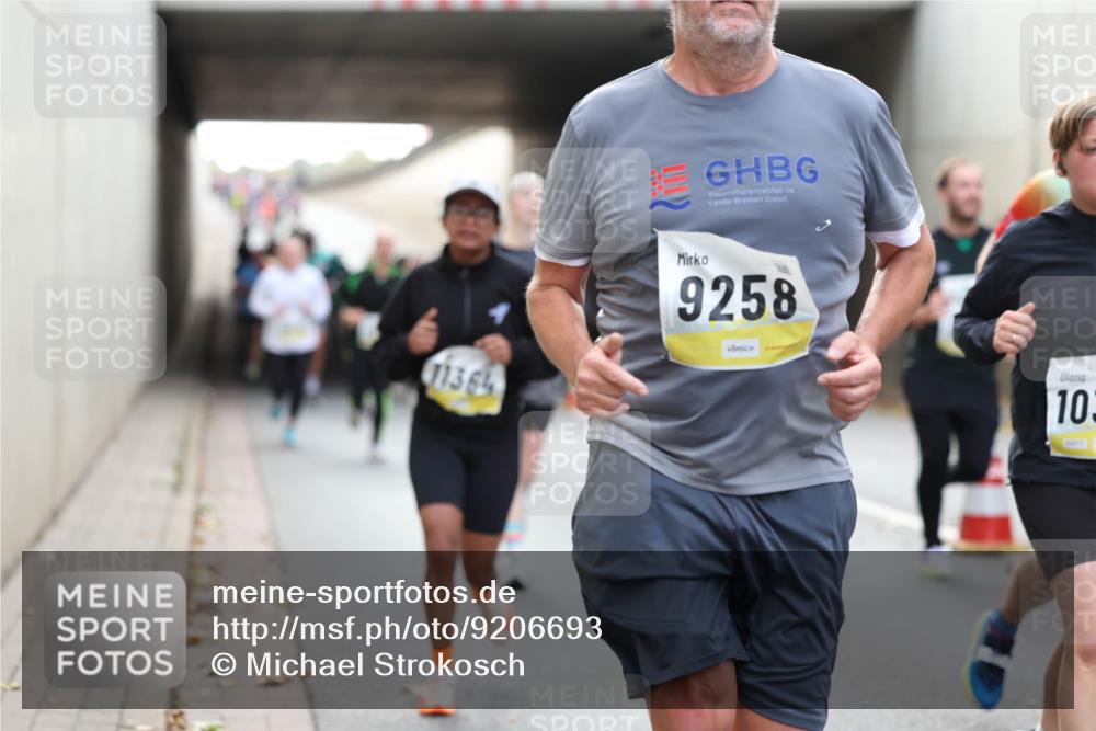 05.10.2025 - 20. swb-Marathon Bremen Michael Strokosch http://msf.ph/oto/9206693 05.10.2025 10:50:45 Laufen 11364, 9258, 103, 10, 02217 meine-sportfotos.de