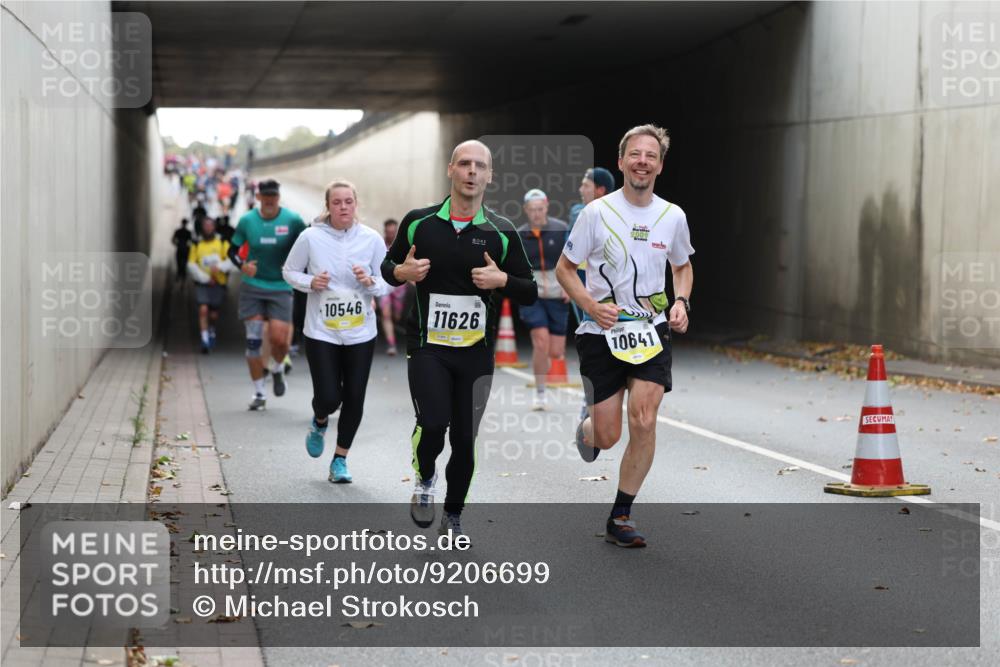 05.10.2025 - 20. swb-Marathon Bremen Michael Strokosch http://msf.ph/oto/9206699 05.10.2025 10:50:48 Laufen 10546, 11626, 2009, 10641 meine-sportfotos.de