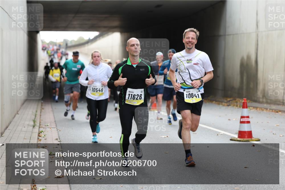 05.10.2025 - 20. swb-Marathon Bremen Michael Strokosch http://msf.ph/oto/9206700 05.10.2025 10:50:48 Laufen 10546, 2009, 11626, 10641 meine-sportfotos.de