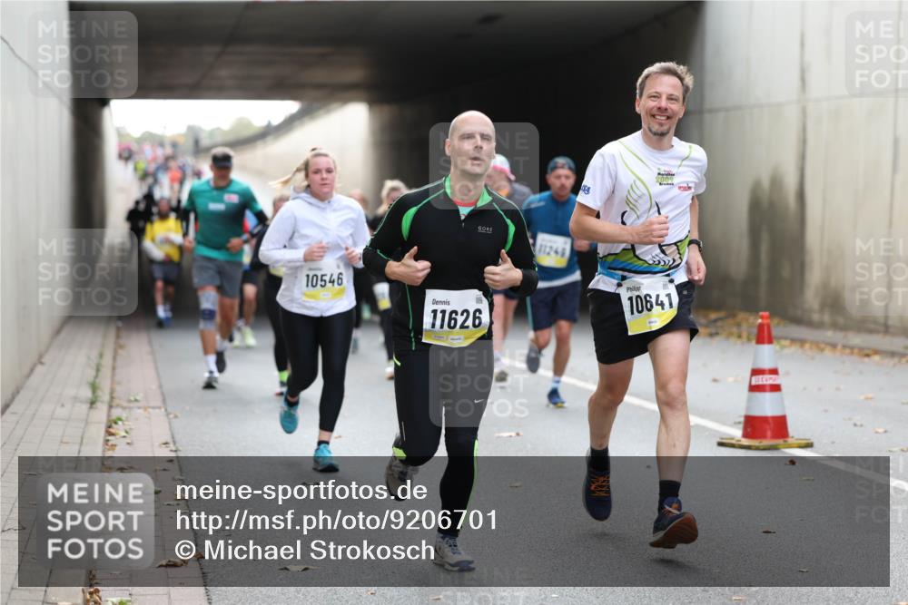 05.10.2025 - 20. swb-Marathon Bremen Michael Strokosch http://msf.ph/oto/9206701 05.10.2025 10:50:49 Laufen 11248, 10546, 11626, 2000, 10641 meine-sportfotos.de