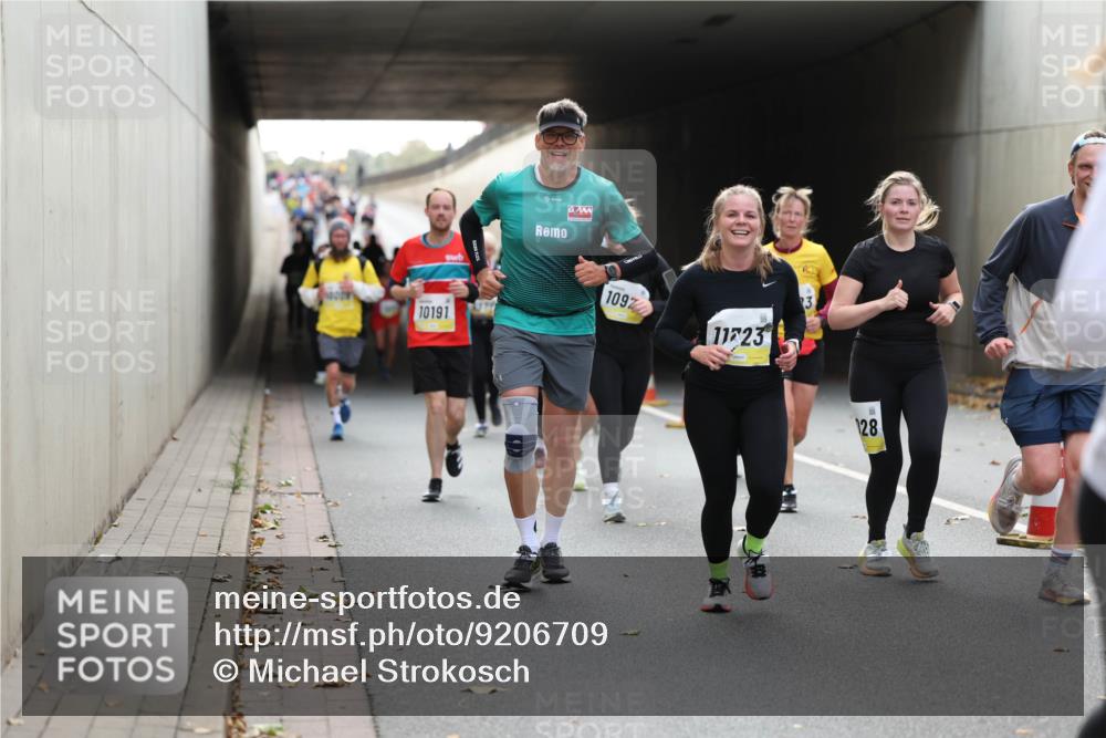 05.10.2025 - 20. swb-Marathon Bremen Michael Strokosch http://msf.ph/oto/9206709 05.10.2025 10:50:52 Laufen 10191, 1097, 11323, 128 meine-sportfotos.de