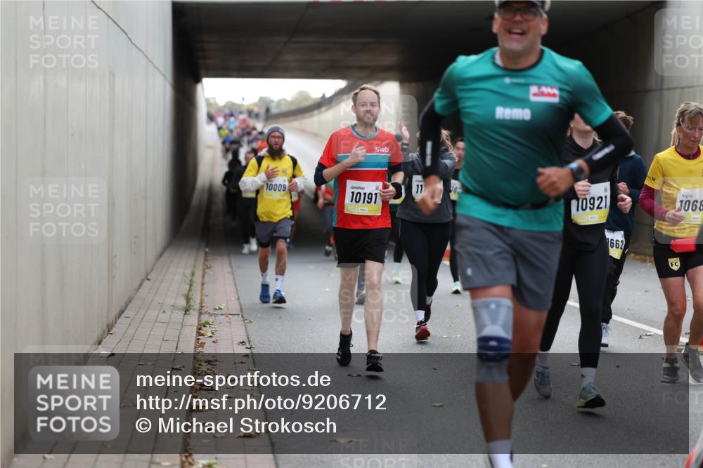 05.10.2025 - 20. swb-Marathon Bremen Michael Strokosch http://msf.ph/oto/9206712 05.10.2025 10:50:53 Laufen 11, 10009, 10191, 16, 10921, 1662, 1068 meine-sportfotos.de