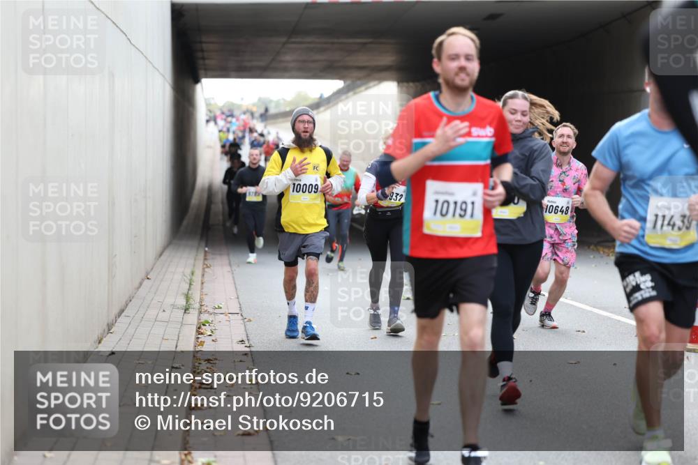 05.10.2025 - 20. swb-Marathon Bremen Michael Strokosch http://msf.ph/oto/9206715 05.10.2025 10:50:54 Laufen 37, 10009, 932, 10191, 10648, 11439 meine-sportfotos.de