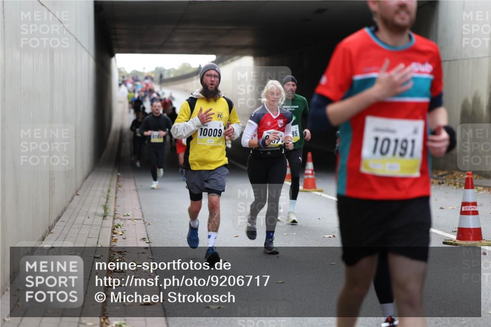 05.10.2025 - 20. swb-Marathon Bremen Michael Strokosch http://msf.ph/oto/9206717 05.10.2025 10:50:55 Laufen 378, 10009, 95, 10191 meine-sportfotos.de