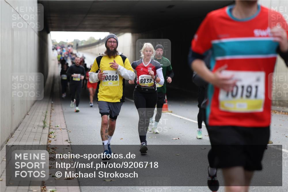 05.10.2025 - 20. swb-Marathon Bremen Michael Strokosch http://msf.ph/oto/9206718 05.10.2025 10:50:55 Laufen 0009, 9932, 10191 meine-sportfotos.de