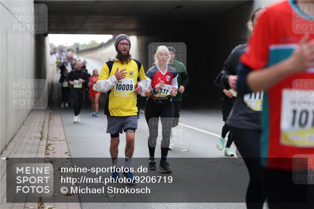 05.10.2025 - 20. swb-Marathon Bremen Michael Strokosch http://msf.ph/oto/9206719 05.10.2025 10:50:56 Laufen 3747, 10009, 932, 10 meine-sportfotos.de