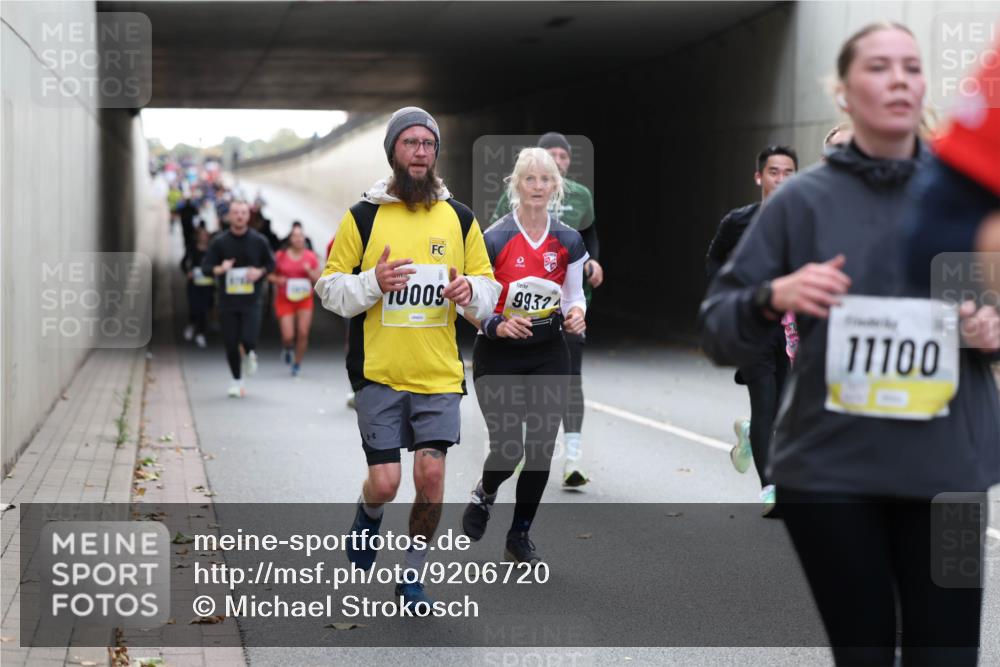 05.10.2025 - 20. swb-Marathon Bremen Michael Strokosch http://msf.ph/oto/9206720 05.10.2025 10:50:56 Laufen 99324, 11100 meine-sportfotos.de