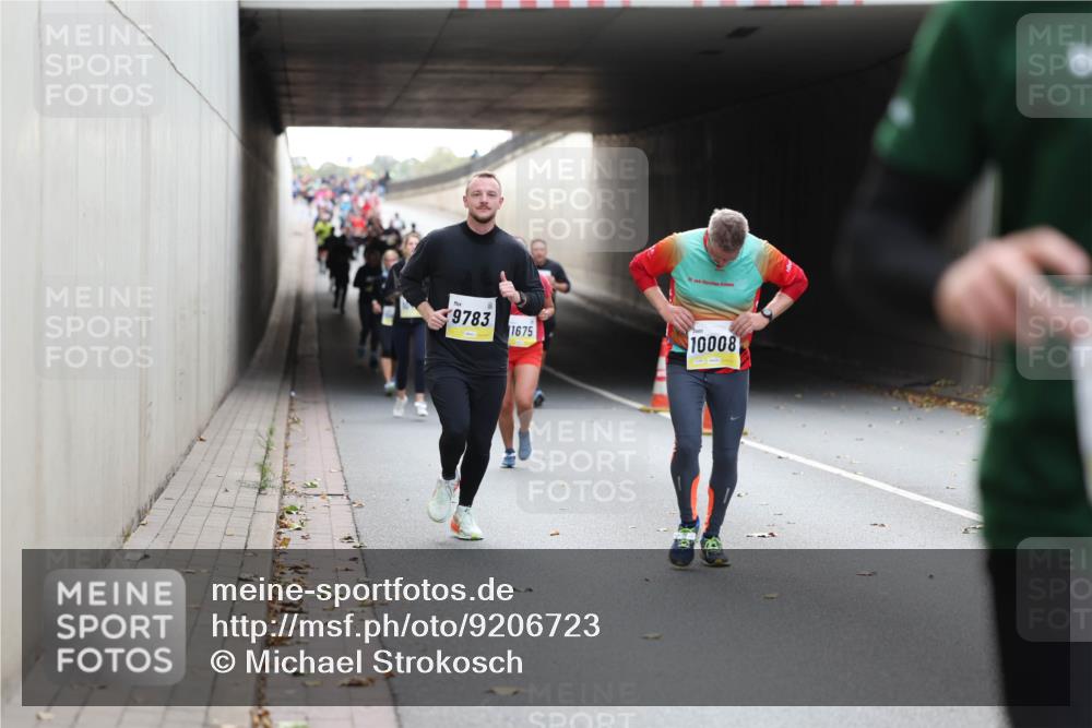 05.10.2025 - 20. swb-Marathon Bremen Michael Strokosch http://msf.ph/oto/9206723 05.10.2025 10:50:59 Laufen 9783, 1675, 10008 meine-sportfotos.de