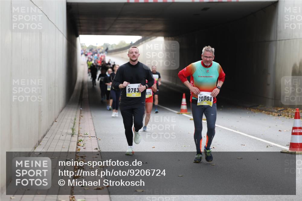 05.10.2025 - 20. swb-Marathon Bremen Michael Strokosch http://msf.ph/oto/9206724 05.10.2025 10:51:00 Laufen 20, 9783, 675, 10008 meine-sportfotos.de