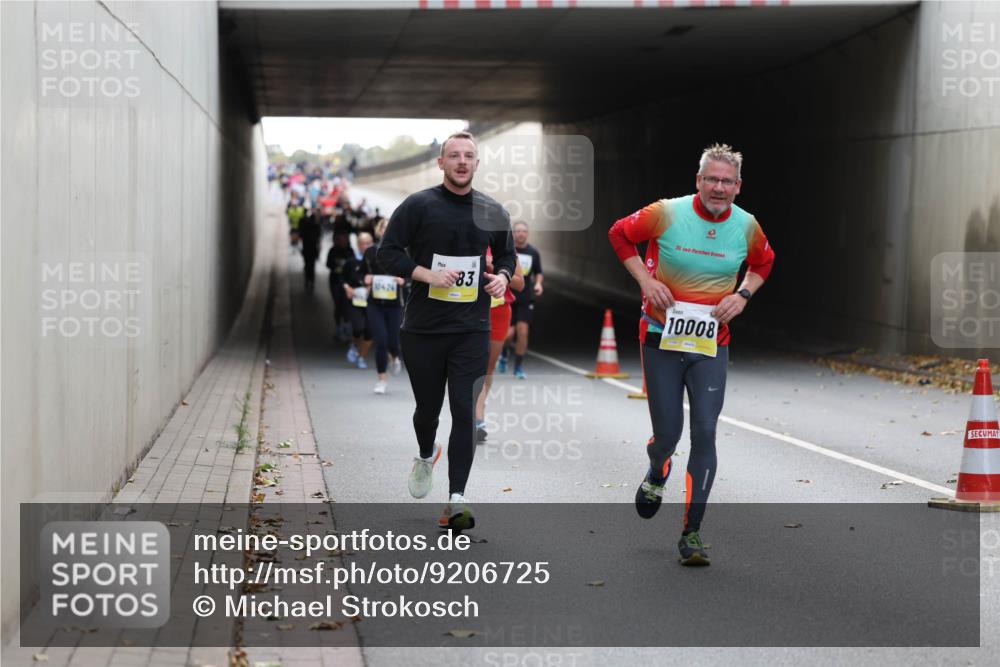 05.10.2025 - 20. swb-Marathon Bremen Michael Strokosch http://msf.ph/oto/9206725 05.10.2025 10:51:00 Laufen 104, 24, 20, 83, 10008 meine-sportfotos.de