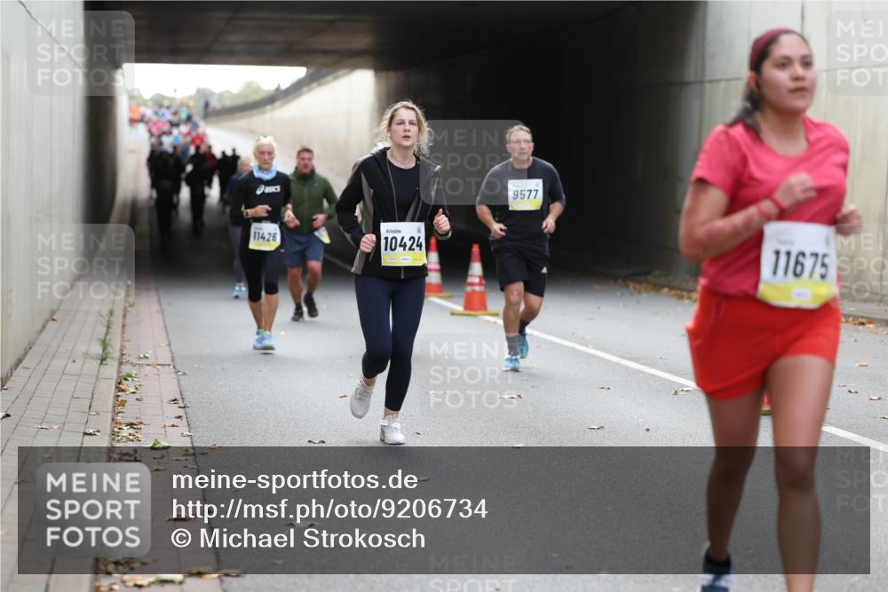05.10.2025 - 20. swb-Marathon Bremen Michael Strokosch http://msf.ph/oto/9206734 05.10.2025 10:51:05 Laufen 11426, 10424, 9577, 11675 meine-sportfotos.de