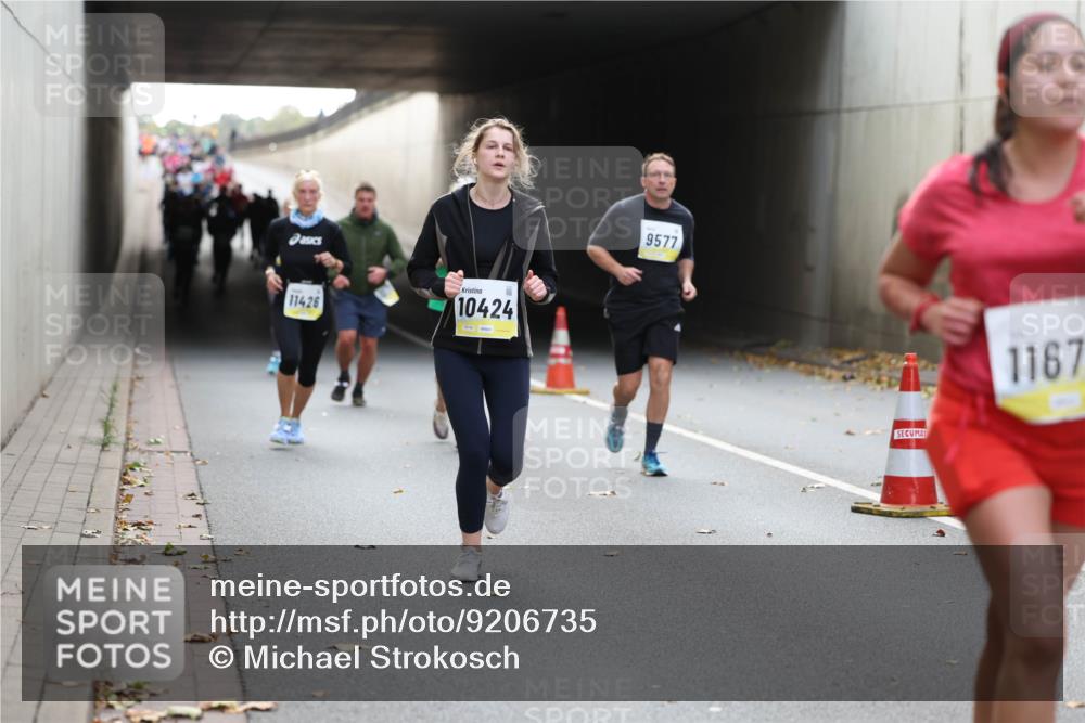 05.10.2025 - 20. swb-Marathon Bremen Michael Strokosch http://msf.ph/oto/9206735 05.10.2025 10:51:05 Laufen 11426, 10424, 9577, 1167 meine-sportfotos.de
