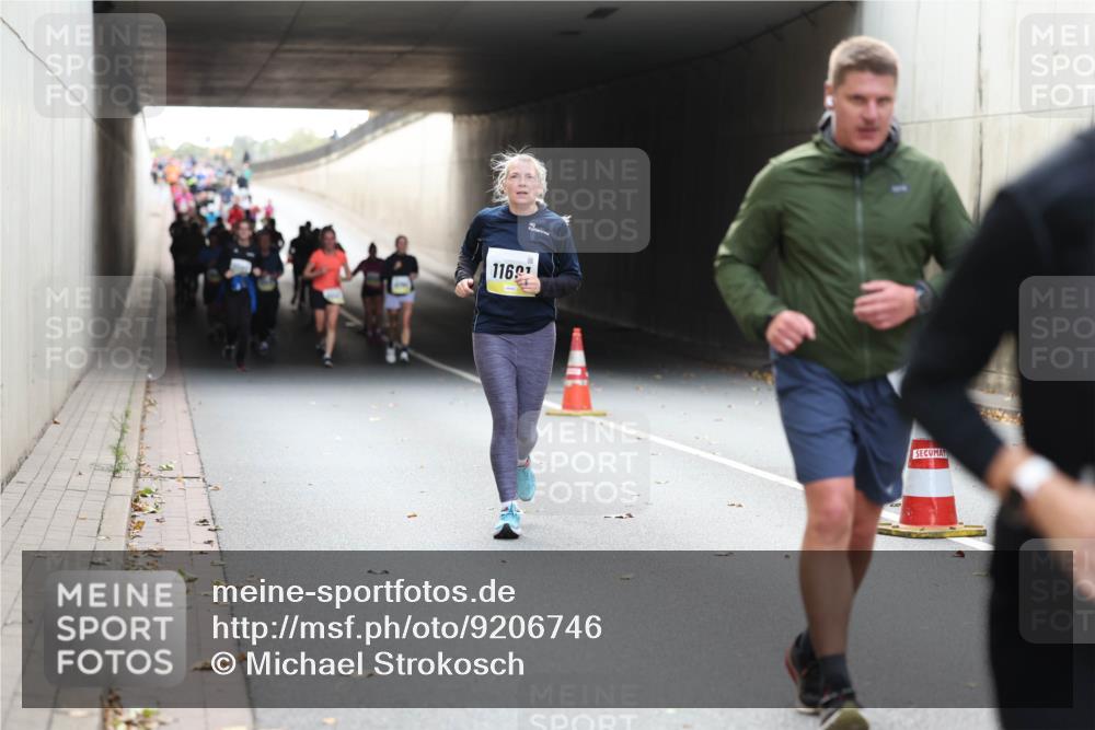 05.10.2025 - 20. swb-Marathon Bremen Michael Strokosch http://msf.ph/oto/9206746 05.10.2025 10:51:10 Laufen 11691 meine-sportfotos.de