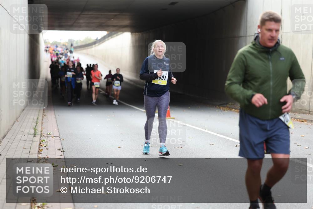 05.10.2025 - 20. swb-Marathon Bremen Michael Strokosch http://msf.ph/oto/9206747 05.10.2025 10:51:10 Laufen 1694 meine-sportfotos.de