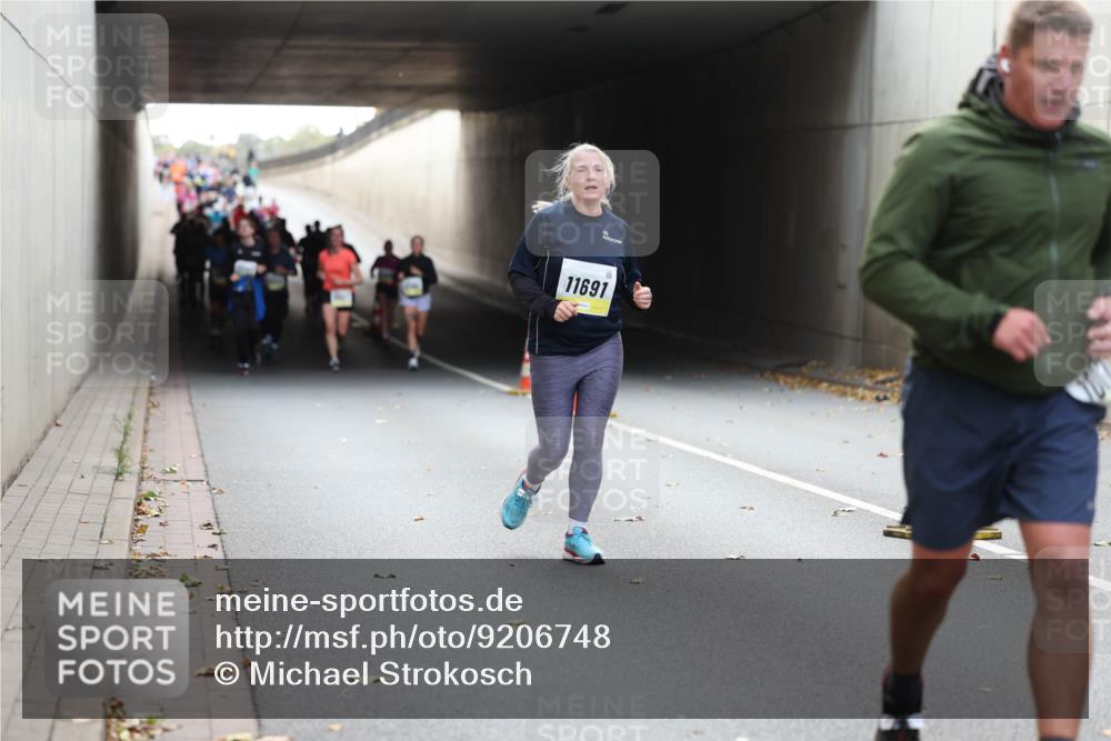 05.10.2025 - 20. swb-Marathon Bremen Michael Strokosch http://msf.ph/oto/9206748 05.10.2025 10:51:10 Laufen 11691 meine-sportfotos.de