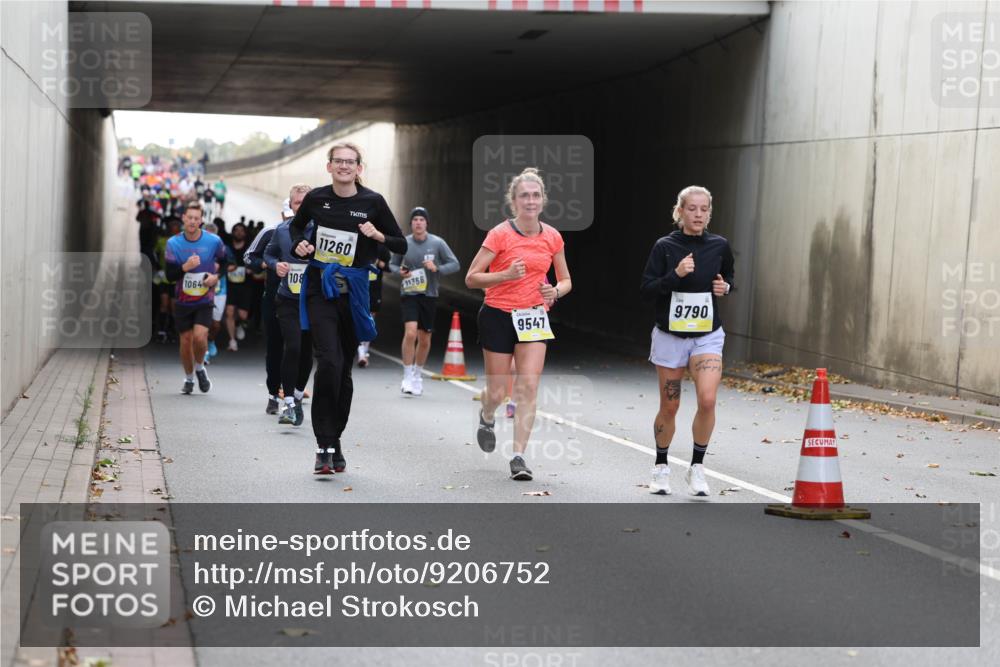 05.10.2025 - 20. swb-Marathon Bremen Michael Strokosch http://msf.ph/oto/9206752 05.10.2025 10:51:17 Laufen 108, 1064, 11260, 1366, 9547, 9790 meine-sportfotos.de