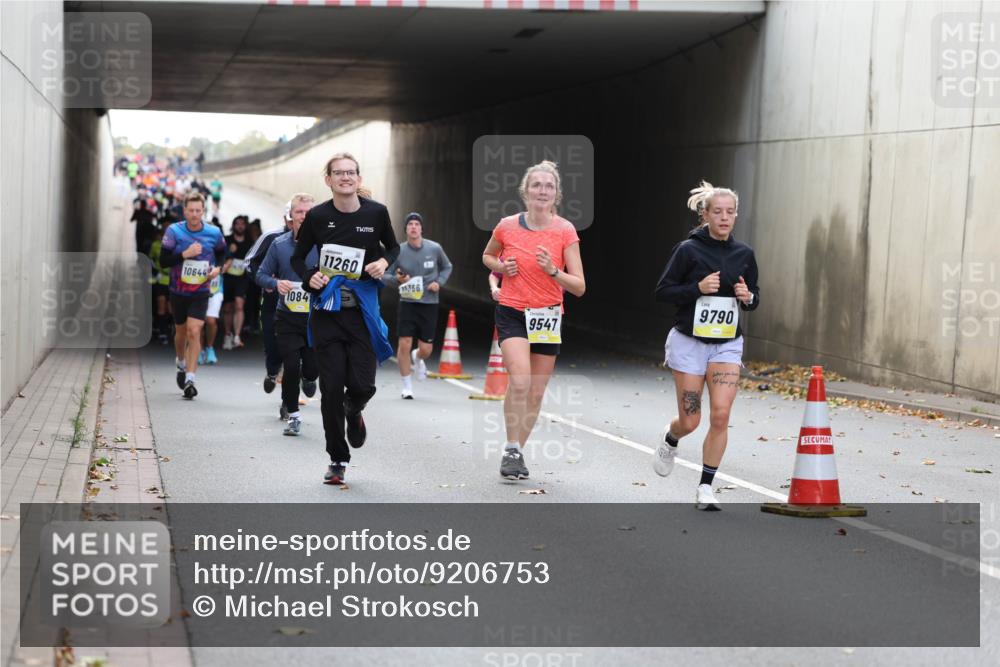 05.10.2025 - 20. swb-Marathon Bremen Michael Strokosch http://msf.ph/oto/9206753 05.10.2025 10:51:18 Laufen 10644, 1084, 11260, 11356, 9547, 9790 meine-sportfotos.de