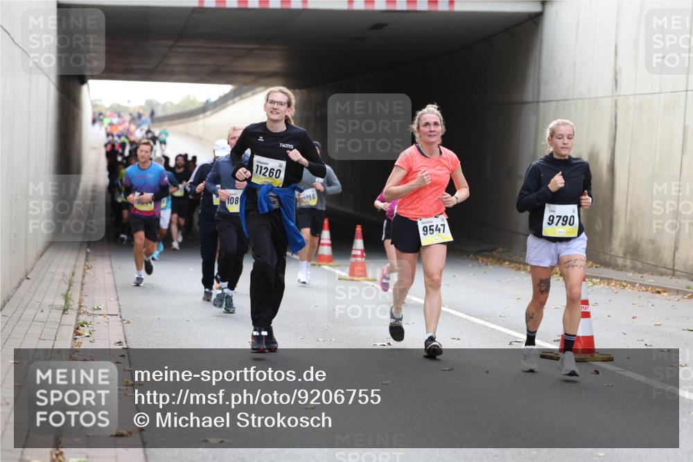 05.10.2025 - 20. swb-Marathon Bremen Michael Strokosch http://msf.ph/oto/9206755 05.10.2025 10:51:18 Laufen 108, 10644, 11260, 86, 9547, 9790 meine-sportfotos.de