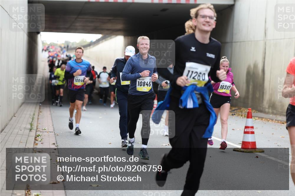 05.10.2025 - 20. swb-Marathon Bremen Michael Strokosch http://msf.ph/oto/9206759 05.10.2025 10:51:20 Laufen 10845, 11260, 10644, 10397 meine-sportfotos.de
