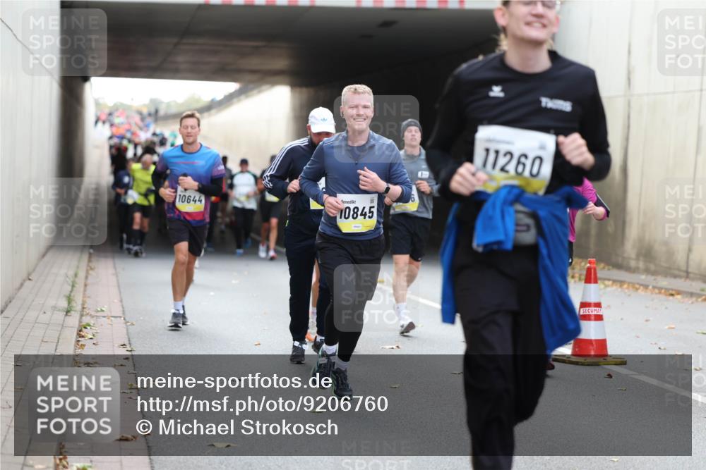 05.10.2025 - 20. swb-Marathon Bremen Michael Strokosch http://msf.ph/oto/9206760 05.10.2025 10:51:20 Laufen 10644, 10845, 11260 meine-sportfotos.de