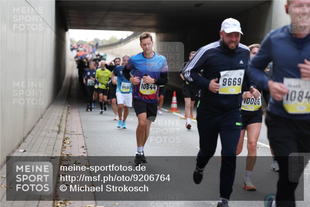 05.10.2025 - 20. swb-Marathon Bremen Michael Strokosch http://msf.ph/oto/9206764 05.10.2025 10:51:22 Laufen 2024, 24, 9489, 10644, 9669, 10006, 1084 meine-sportfotos.de