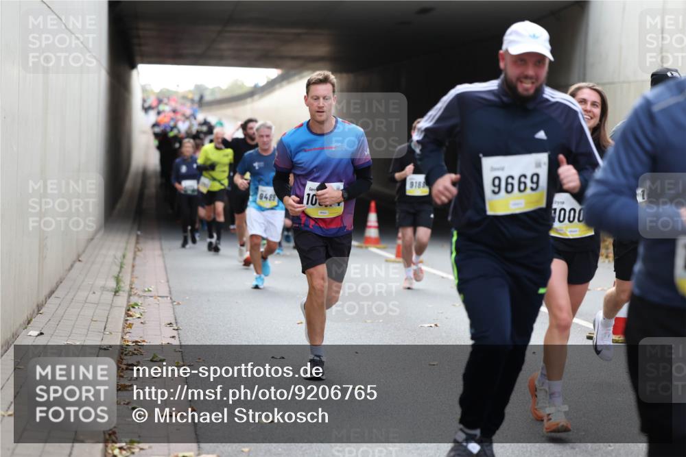 05.10.2025 - 20. swb-Marathon Bremen Michael Strokosch http://msf.ph/oto/9206765 05.10.2025 10:51:22 Laufen 2024, 8489, 10, 9188, 9669, 1000 meine-sportfotos.de