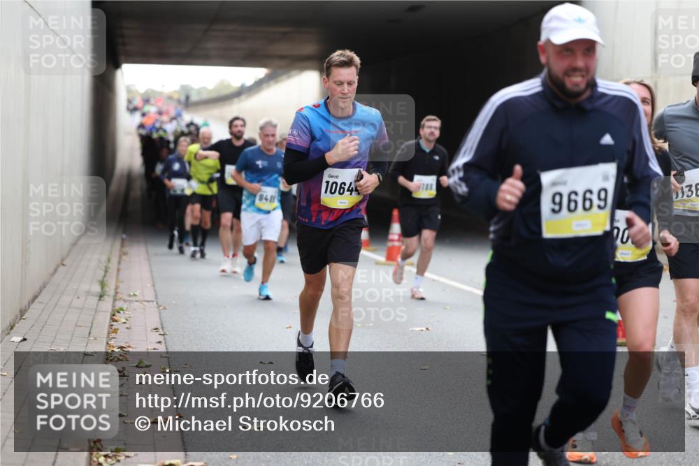 05.10.2025 - 20. swb-Marathon Bremen Michael Strokosch http://msf.ph/oto/9206766 05.10.2025 10:51:22 Laufen 948, 1064, 2024, 9669, 3 meine-sportfotos.de