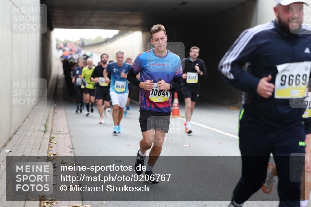 05.10.2025 - 20. swb-Marathon Bremen Michael Strokosch http://msf.ph/oto/9206767 05.10.2025 10:51:23 Laufen 8488, 024, 10644, 9669, 90 meine-sportfotos.de