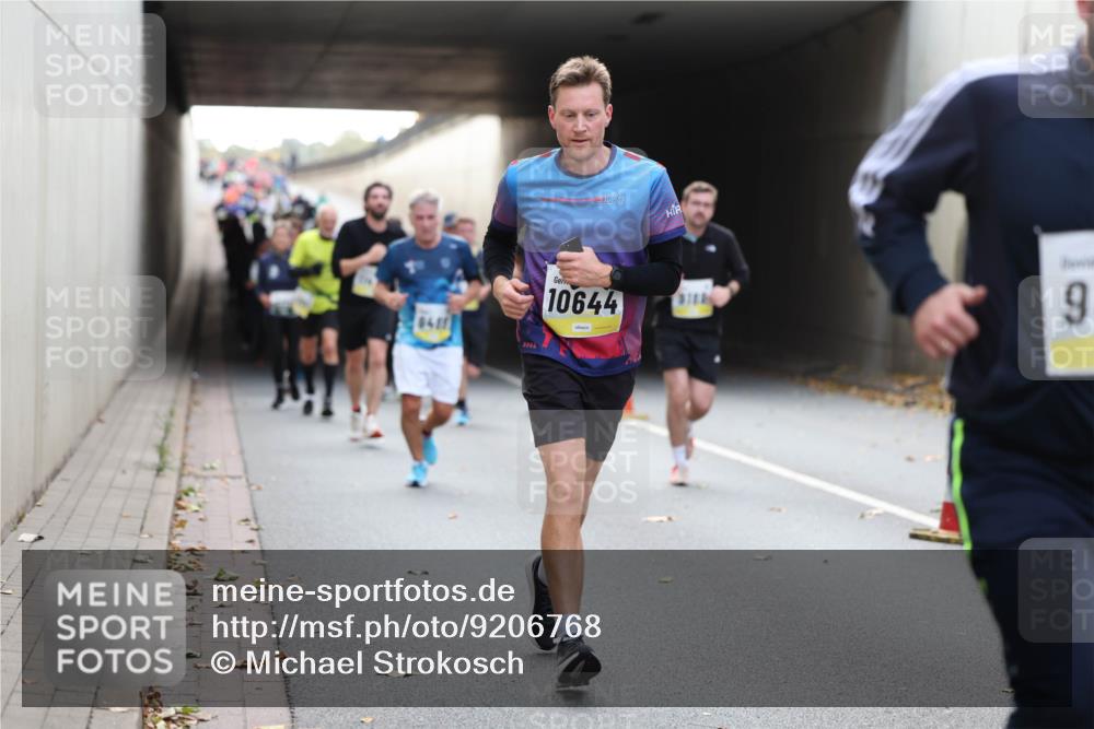 05.10.2025 - 20. swb-Marathon Bremen Michael Strokosch http://msf.ph/oto/9206768 05.10.2025 10:51:23 Laufen 2024, 10644, 9 meine-sportfotos.de