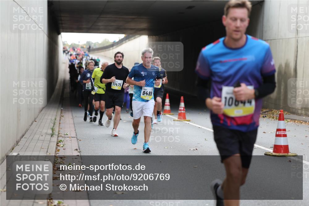 05.10.2025 - 20. swb-Marathon Bremen Michael Strokosch http://msf.ph/oto/9206769 05.10.2025 10:51:24 Laufen 11475, 9489, 51, 10644 meine-sportfotos.de