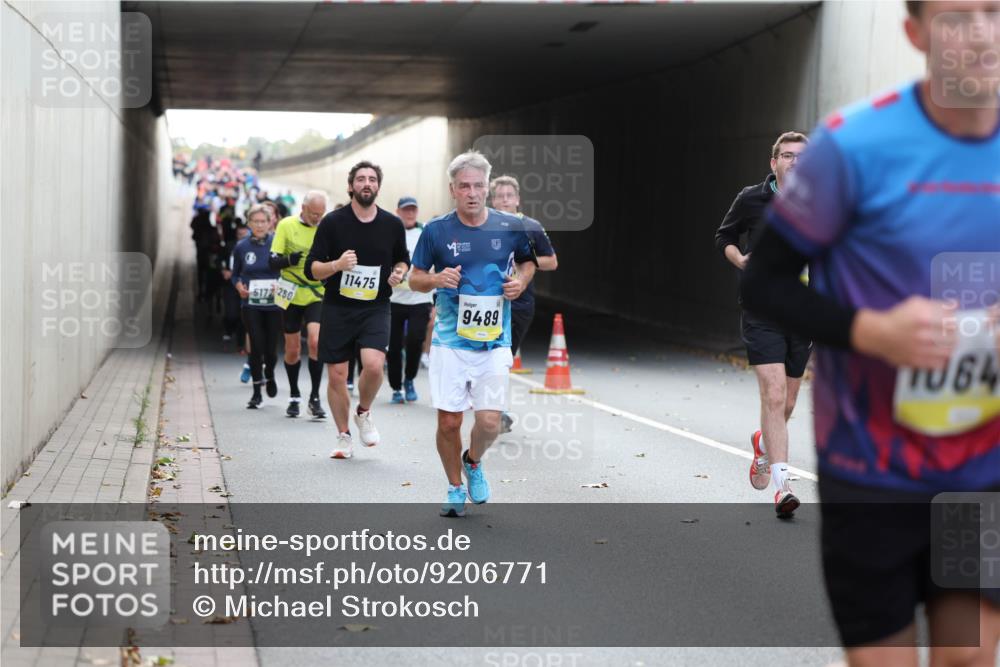 05.10.2025 - 20. swb-Marathon Bremen Michael Strokosch http://msf.ph/oto/9206771 05.10.2025 10:51:24 Laufen 6172, 280, 11475, 9489, 1064 meine-sportfotos.de