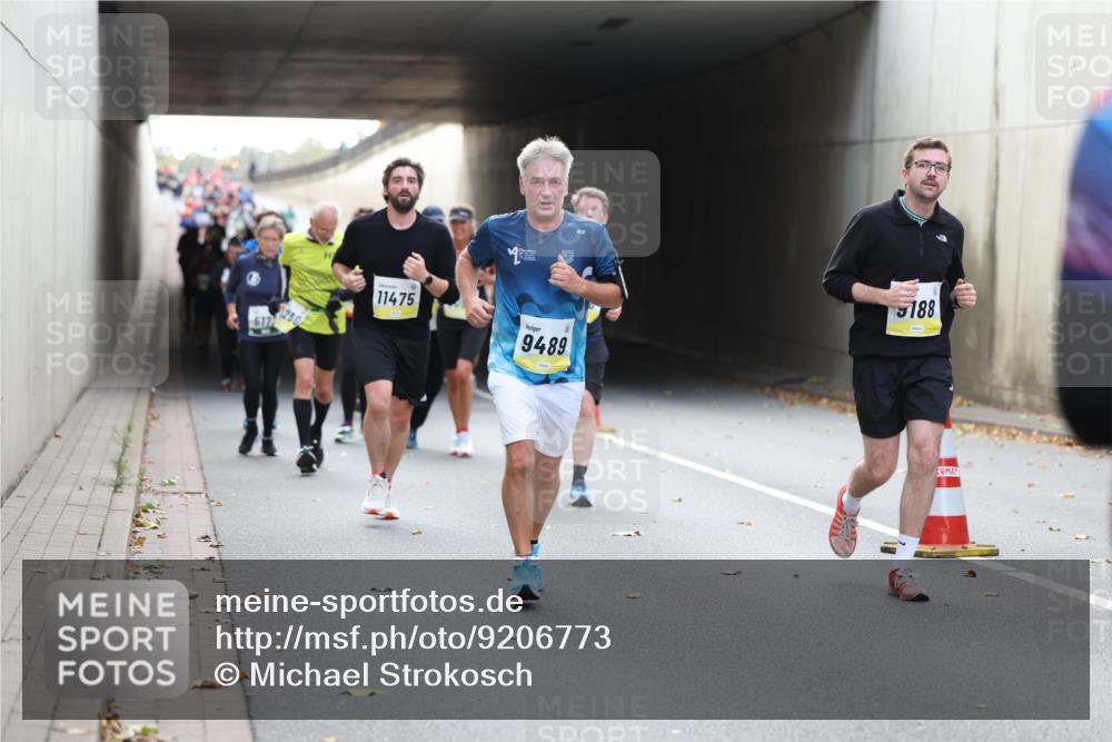 05.10.2025 - 20. swb-Marathon Bremen Michael Strokosch http://msf.ph/oto/9206773 05.10.2025 10:51:25 Laufen 11475, 517, 9489, 188 meine-sportfotos.de