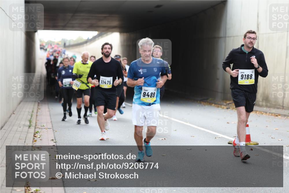 05.10.2025 - 20. swb-Marathon Bremen Michael Strokosch http://msf.ph/oto/9206774 05.10.2025 10:51:25 Laufen 1250, 11475, 9489, 9188 meine-sportfotos.de