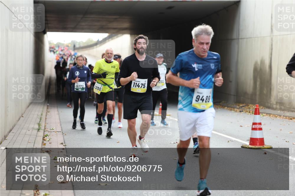 05.10.2025 - 20. swb-Marathon Bremen Michael Strokosch http://msf.ph/oto/9206775 05.10.2025 10:51:26 Laufen 5172, 260, 11475, 202, 9489 meine-sportfotos.de