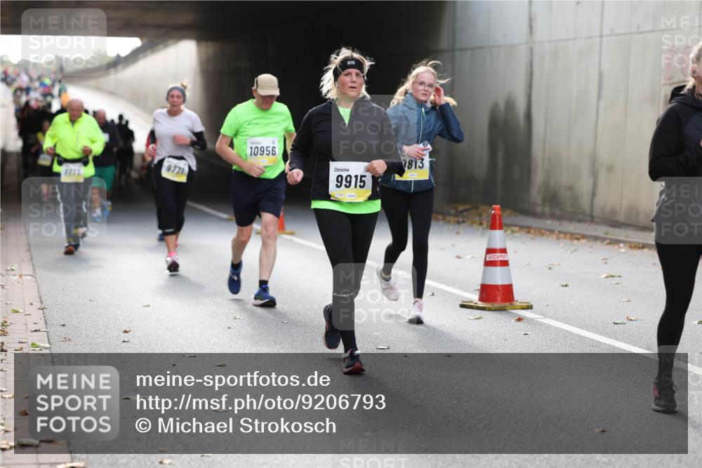 05.10.2025 - 20. swb-Marathon Bremen Michael Strokosch http://msf.ph/oto/9206793 05.10.2025 10:58:17 Laufen 9771, 10956, 9915, 2813 meine-sportfotos.de