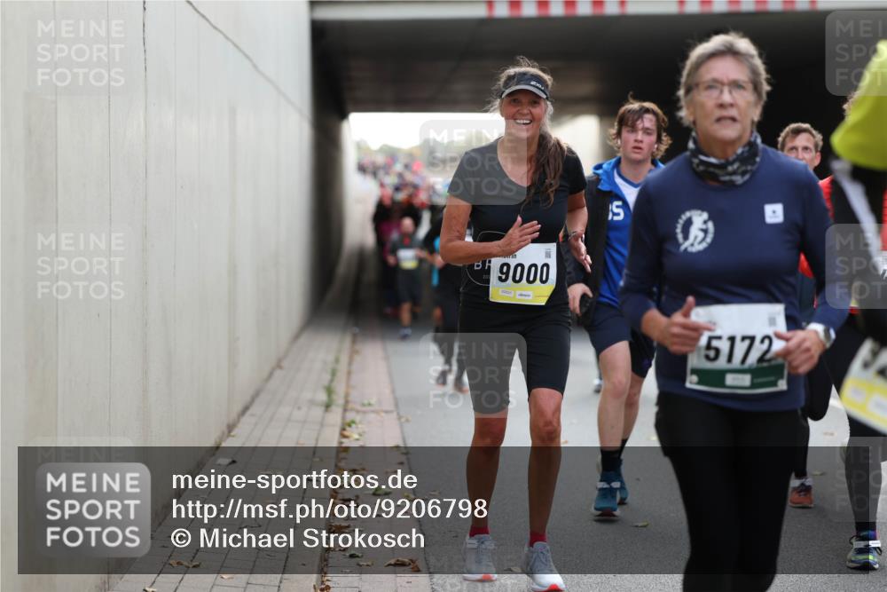 05.10.2025 - 20. swb-Marathon Bremen Michael Strokosch http://msf.ph/oto/9206798 05.10.2025 10:51:30 Laufen 9000, 201, 02531, 5172 meine-sportfotos.de