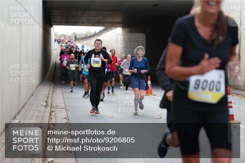 05.10.2025 - 20. swb-Marathon Bremen Michael Strokosch http://msf.ph/oto/9206805 05.10.2025 10:51:31 Laufen 10069, 7101, 994, 9000 meine-sportfotos.de