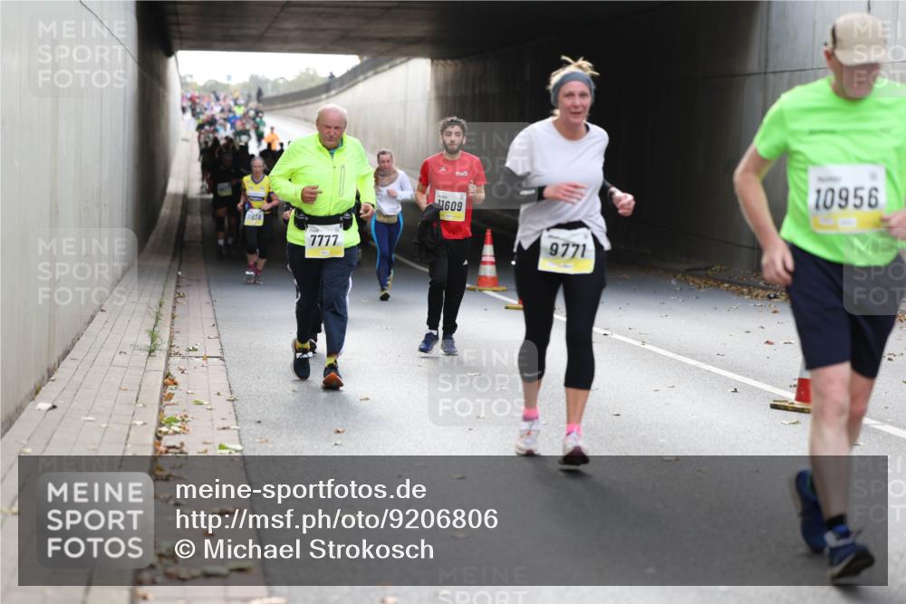 05.10.2025 - 20. swb-Marathon Bremen Michael Strokosch http://msf.ph/oto/9206806 05.10.2025 10:58:20 Laufen 11656, 7777, 11609, 10956, 9771 meine-sportfotos.de