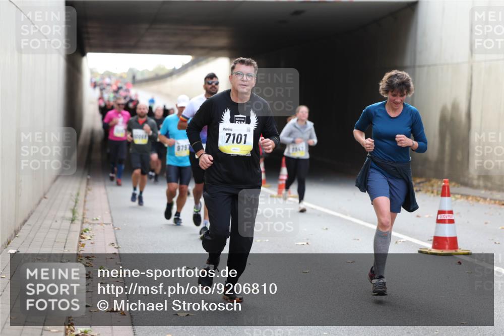 05.10.2025 - 20. swb-Marathon Bremen Michael Strokosch http://msf.ph/oto/9206810 05.10.2025 10:51:33 Laufen 9797, 7101, 1847 meine-sportfotos.de