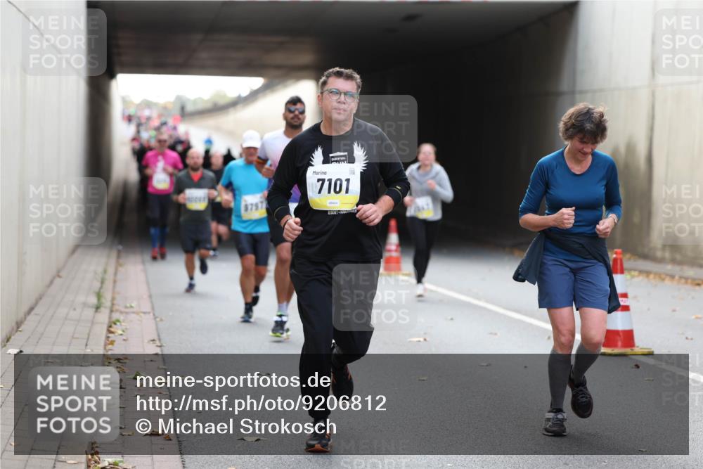 05.10.2025 - 20. swb-Marathon Bremen Michael Strokosch http://msf.ph/oto/9206812 05.10.2025 10:51:34 Laufen 7101, 797 meine-sportfotos.de