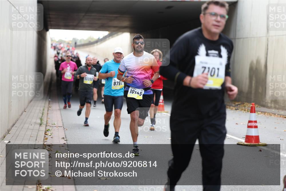 05.10.2025 - 20. swb-Marathon Bremen Michael Strokosch http://msf.ph/oto/9206814 05.10.2025 10:51:34 Laufen 11276, 10069, 9797, 10145, 7101 meine-sportfotos.de
