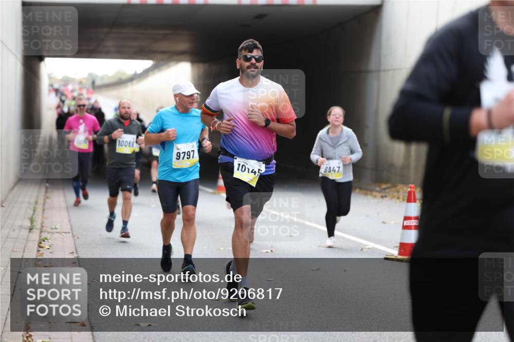 05.10.2025 - 20. swb-Marathon Bremen Michael Strokosch http://msf.ph/oto/9206817 05.10.2025 10:51:35 Laufen 10069, 9797, 9947, 10145 meine-sportfotos.de