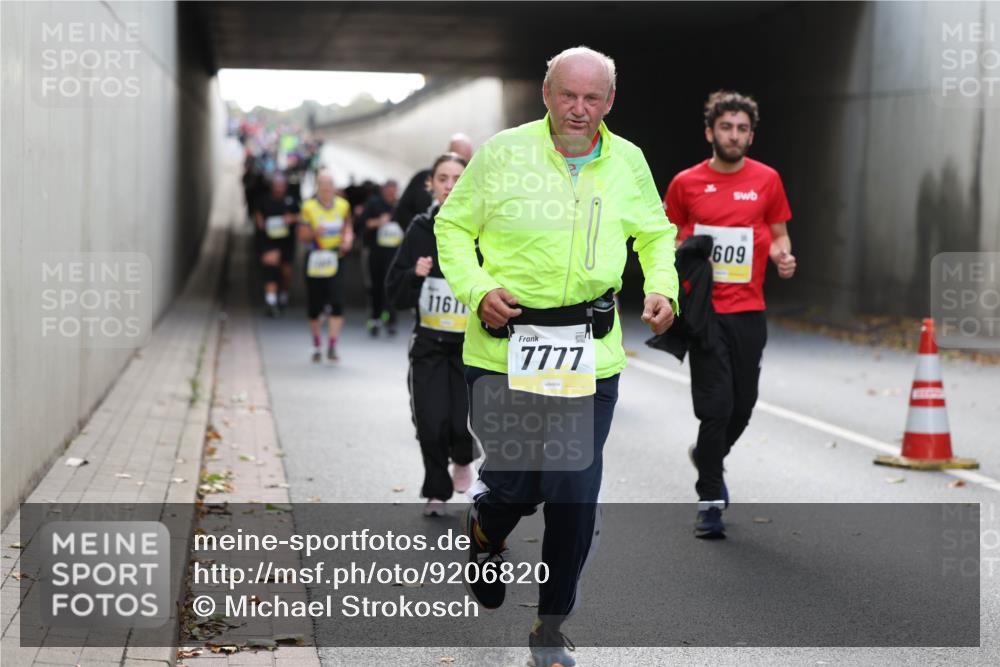 05.10.2025 - 20. swb-Marathon Bremen Michael Strokosch http://msf.ph/oto/9206820 05.10.2025 10:58:23 Laufen 1161, 7777, 609 meine-sportfotos.de