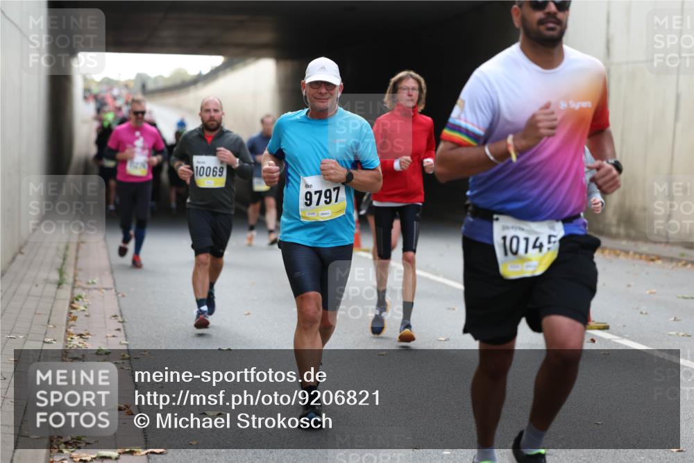 05.10.2025 - 20. swb-Marathon Bremen Michael Strokosch http://msf.ph/oto/9206821 05.10.2025 10:51:36 Laufen 10069, 9797, 10145 meine-sportfotos.de