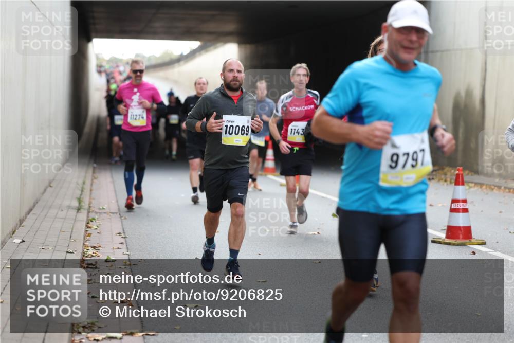 05.10.2025 - 20. swb-Marathon Bremen Michael Strokosch http://msf.ph/oto/9206825 05.10.2025 10:51:37 Laufen 11274, 10069, 1143, 9797 meine-sportfotos.de