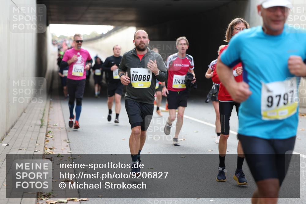 05.10.2025 - 20. swb-Marathon Bremen Michael Strokosch http://msf.ph/oto/9206827 05.10.2025 10:51:38 Laufen 1127, 10069, 11435, 9797 meine-sportfotos.de