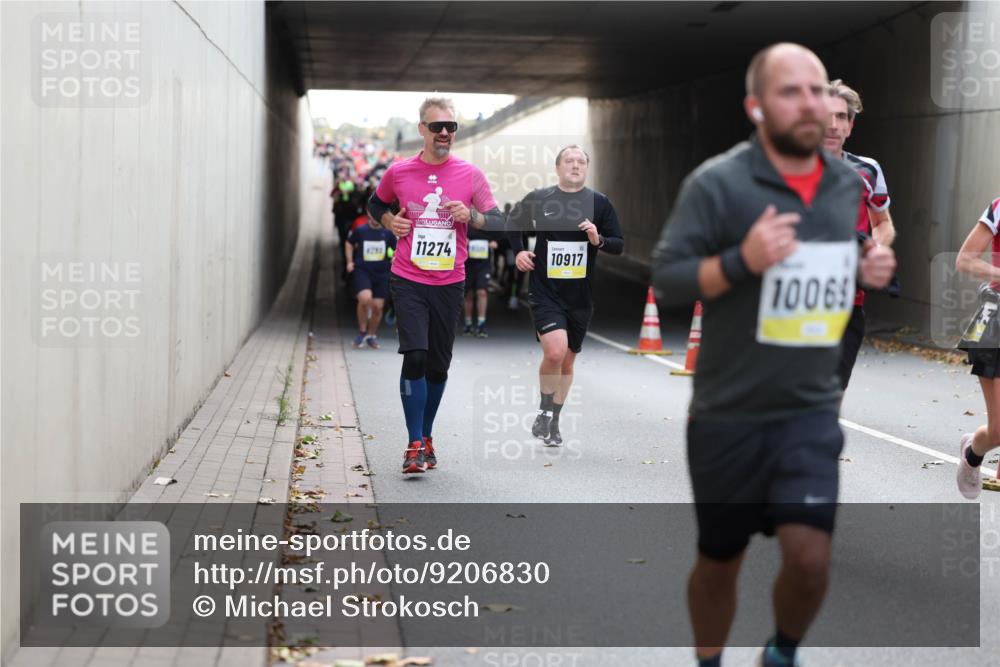 05.10.2025 - 20. swb-Marathon Bremen Michael Strokosch http://msf.ph/oto/9206830 05.10.2025 10:51:39 Laufen 11274, 10917, 1006 meine-sportfotos.de