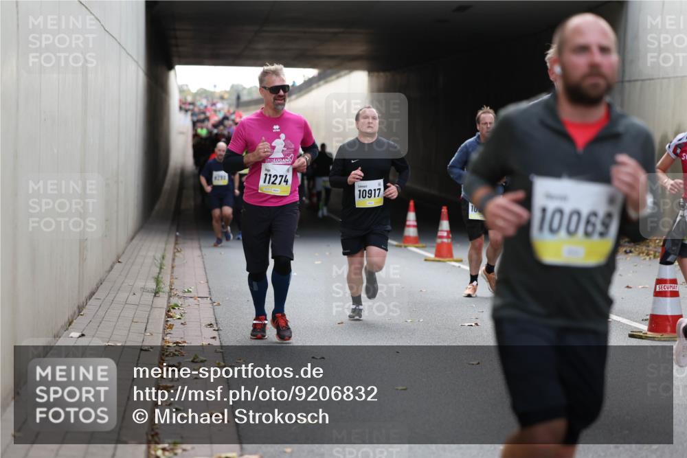 05.10.2025 - 20. swb-Marathon Bremen Michael Strokosch http://msf.ph/oto/9206832 05.10.2025 10:51:39 Laufen 4290, 11274, 10917, 10069 meine-sportfotos.de