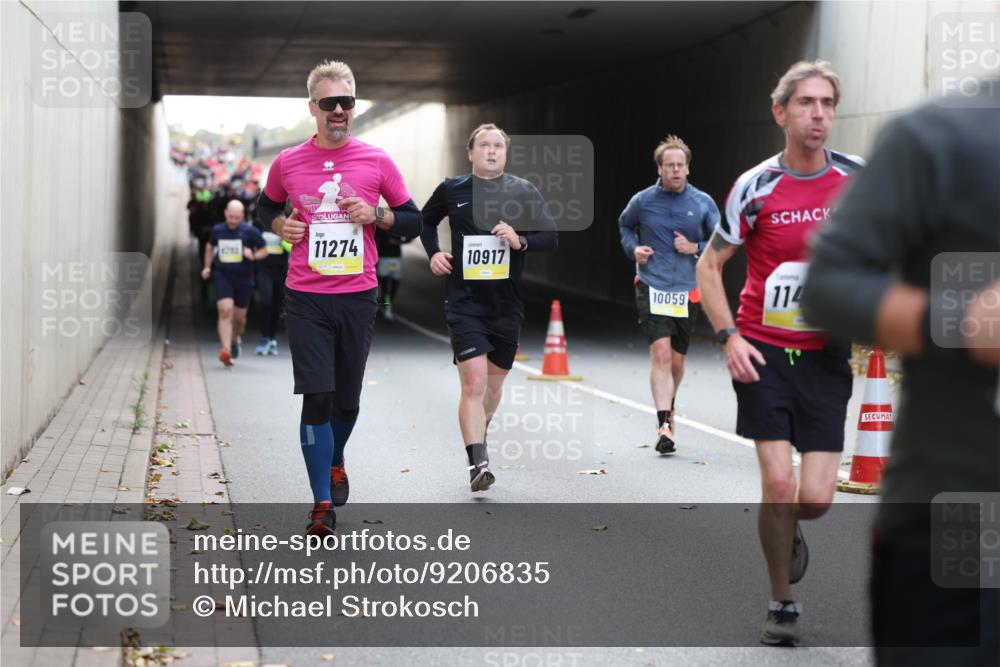 05.10.2025 - 20. swb-Marathon Bremen Michael Strokosch http://msf.ph/oto/9206835 05.10.2025 10:51:39 Laufen 11274, 10917, 10059, 114 meine-sportfotos.de
