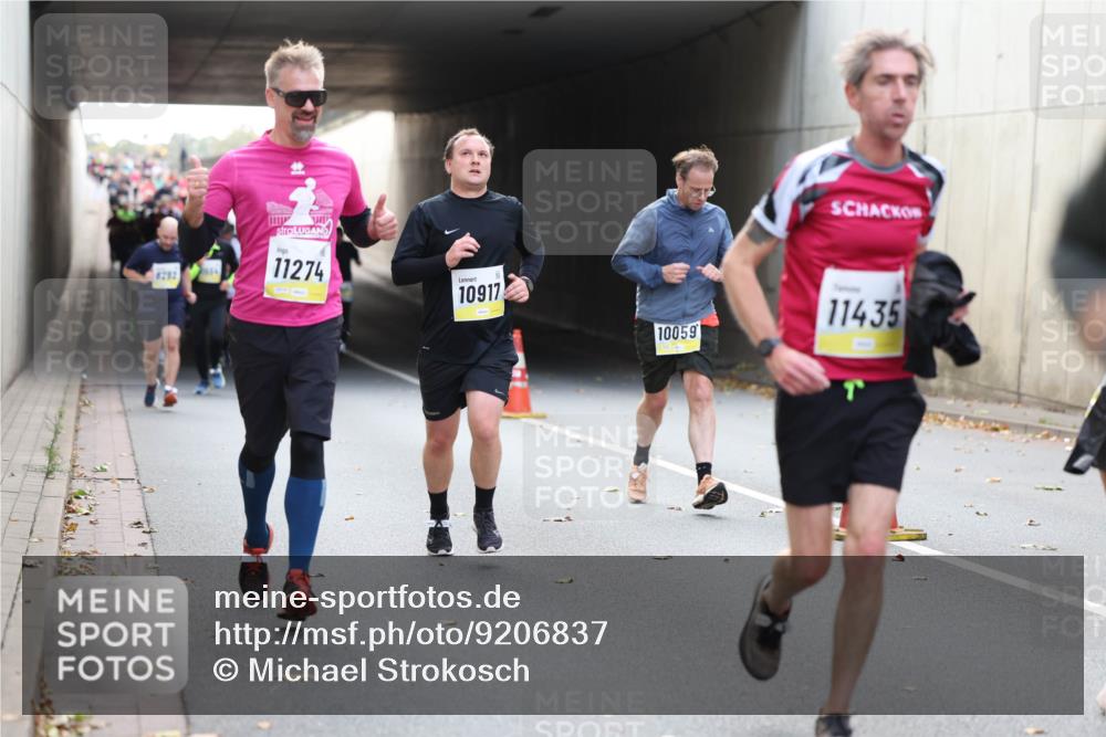 05.10.2025 - 20. swb-Marathon Bremen Michael Strokosch http://msf.ph/oto/9206837 05.10.2025 10:51:40 Laufen 6292, 11274, 10917, 10059, 11435 meine-sportfotos.de